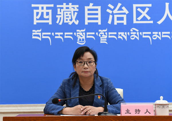 主持人.jpg 主持人.jpg