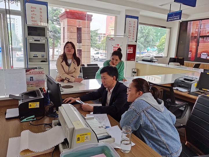 图为林芝市医疗保障服务大厅.jpg 图为林芝市医疗保障服务大厅.jpg