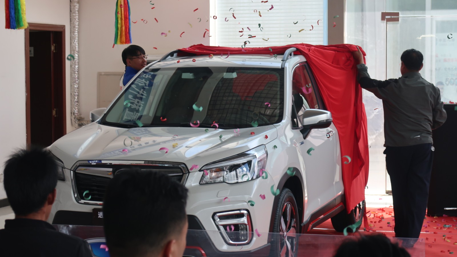 汽车1.jpg 汽车1.jpg