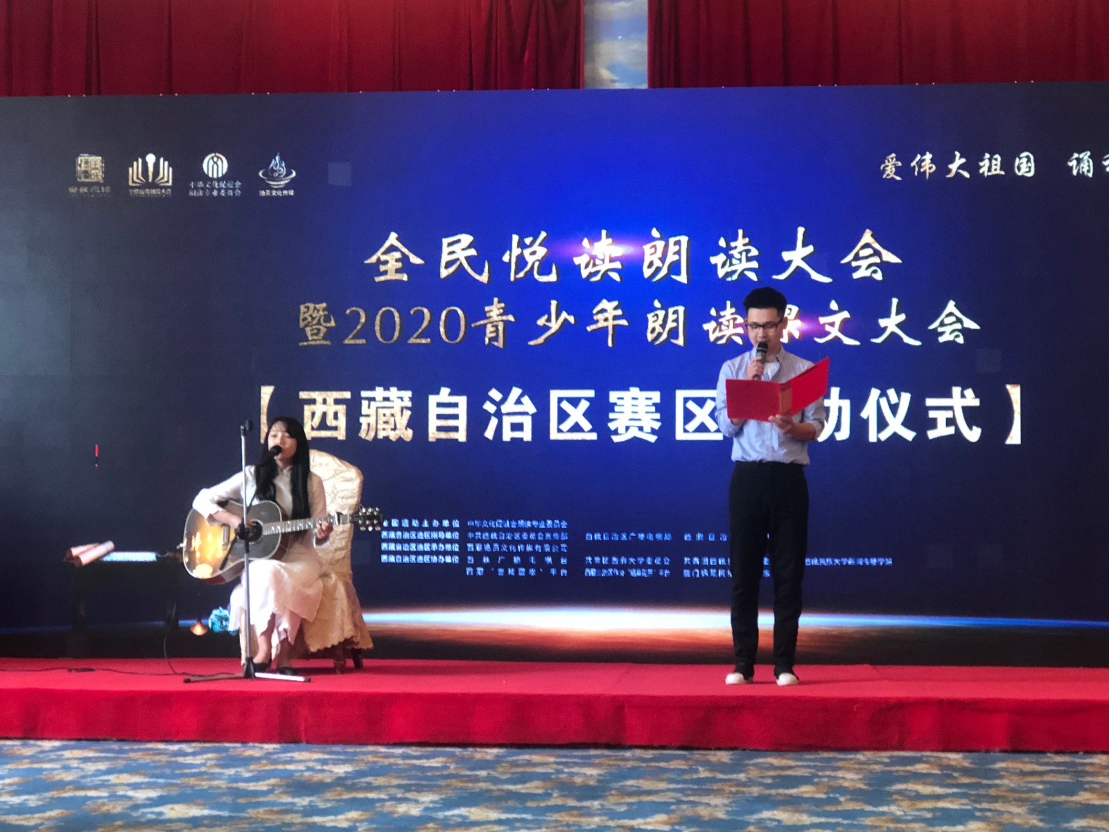 图为《芳华留不住 岁月已白头》节目演出。.JPG